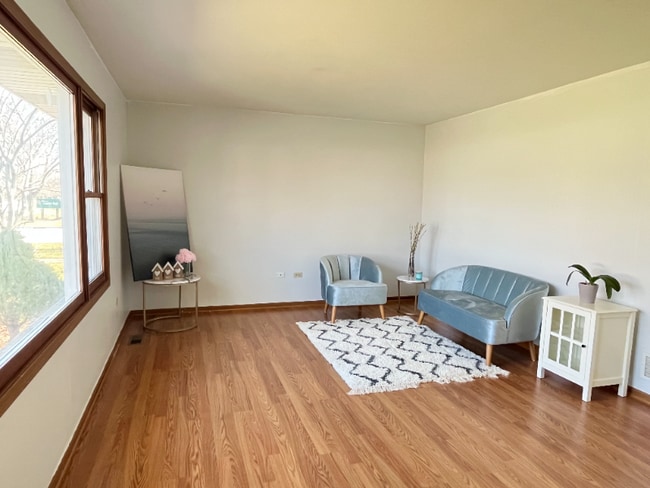 Building Photo - 1689 Apple Valley Rd