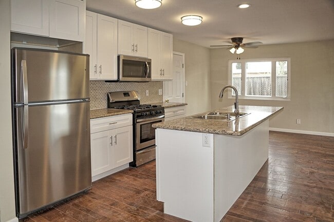 Building Photo - $3,880 / Gorgeous Remolded 3BR/2BA Home in Newark City