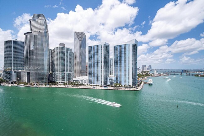 Photo - 888 Brickell Key Dr Unidad 2010 Rental