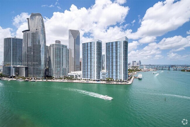 Building Photo - 888 Brickell Key Dr Unit 2010 Rental