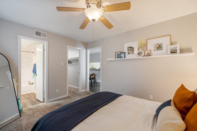 Building Photo - 8701 Town Park Dr Unit 8-1186 Rental