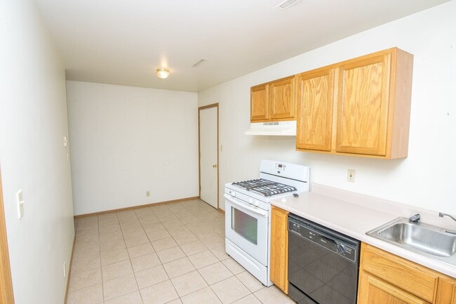 Photo - 2 bedroom / 1.5 bathroom Townhome for rent...