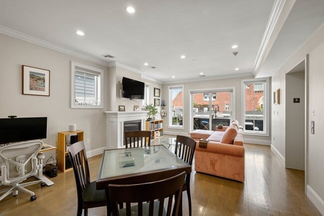 Photo - 205 W 8th St Unit 5A