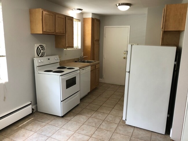 Building Photo - 378 Park Rd Unit B1 Rental