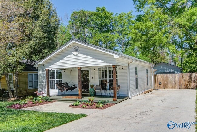 Photo - 1605 McCullough Ave NE