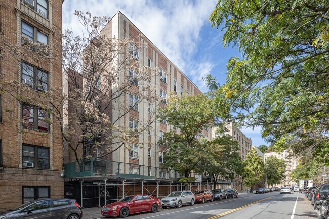 Photo - 680 W 204th St