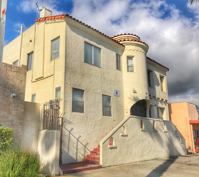 Photo - 2121 Long Beach Blvd