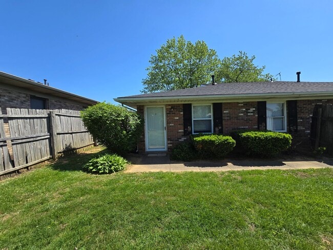 Building Photo - Thompson Dr Unit C