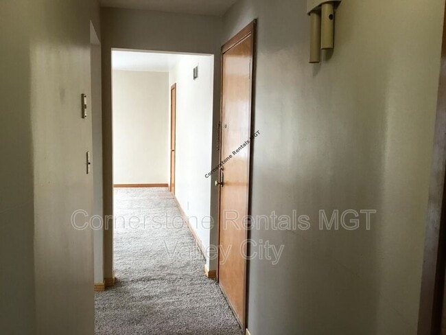 Building Photo - 458 3rd St NE