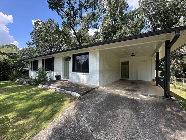 Photo - 2498 Lakewood Dr NW