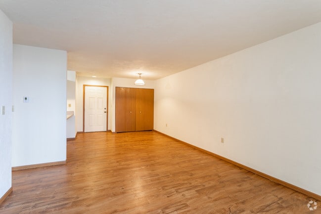 1BR, 1BA - 725 SF