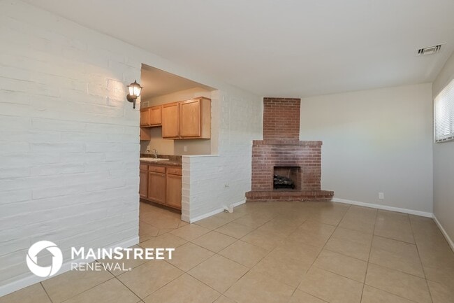 Photo - 1727 S Winstel Ave