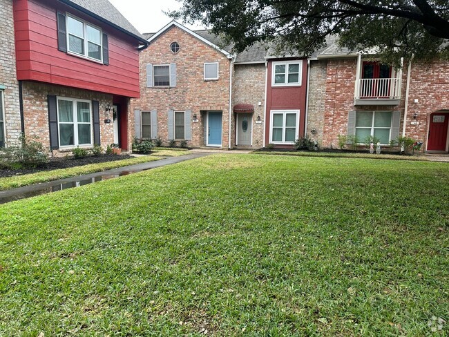 Building Photo - 3 Bedroom 2.5 Bath Townhome near Memorial ...