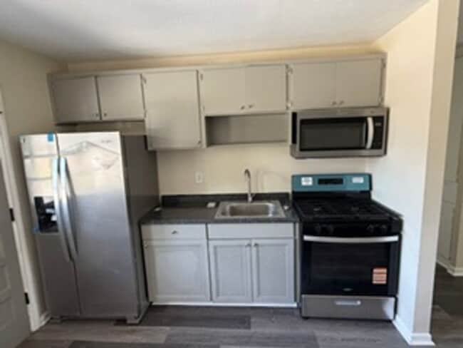 1400 Shepherd Dr Unit 22 *