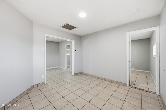 5206 W Ocotillo Rd Unit B