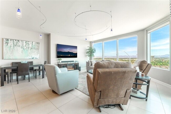 Building Photo - 322 Karen Ave Unit 2201