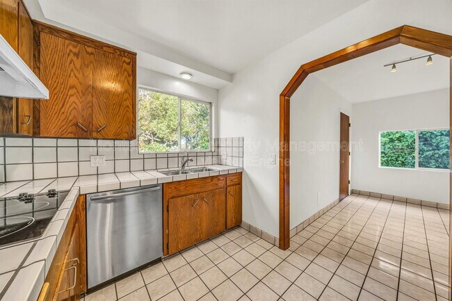 Photo - 2100 David Ave
