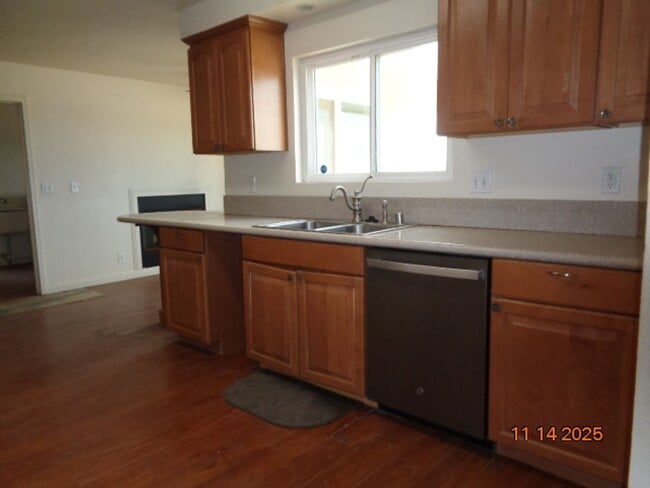 Photo - Sprawling and Spacious 8-acre Ranch Home