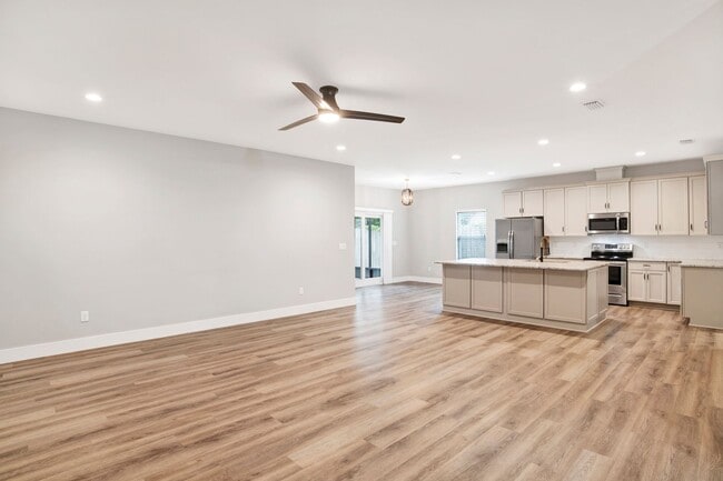 Photo - Spacious 2021 home close to beaches and sh...