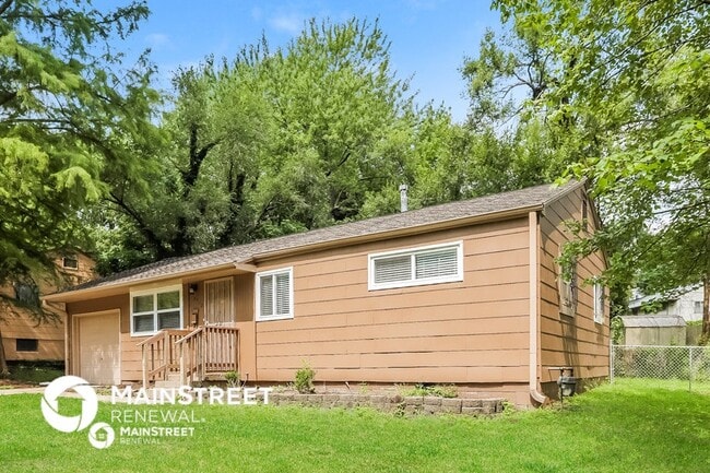 Building Photo - 8502 Crystal Ave