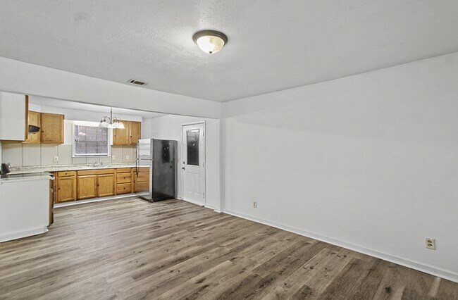 Photo - 161 Joe Walker Way