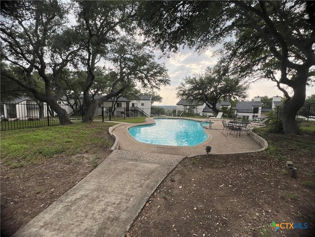 Building Photo - 1033 Parkview Dr Unit G38