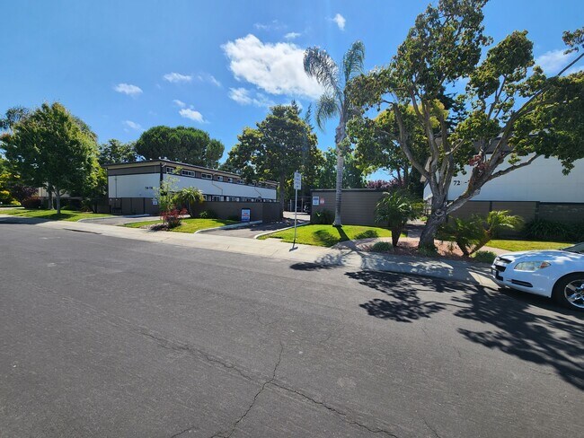 Photo - 720-738 Sutter Ave