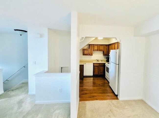 Photo - 253 Pinewood Cir