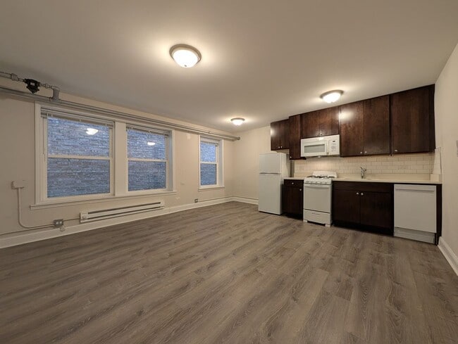 Building Photo - 5417 N Kenmore Ave