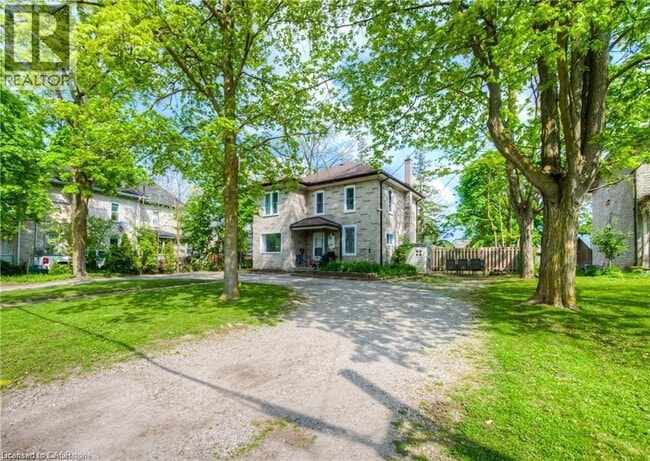 Photo - 332 Queen St W