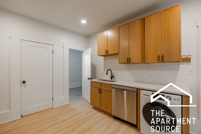 Photo - 2301 N Leavitt St Unit 1