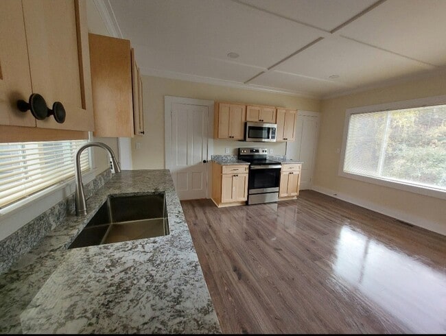 Building Photo - 20 Plante St Unit A