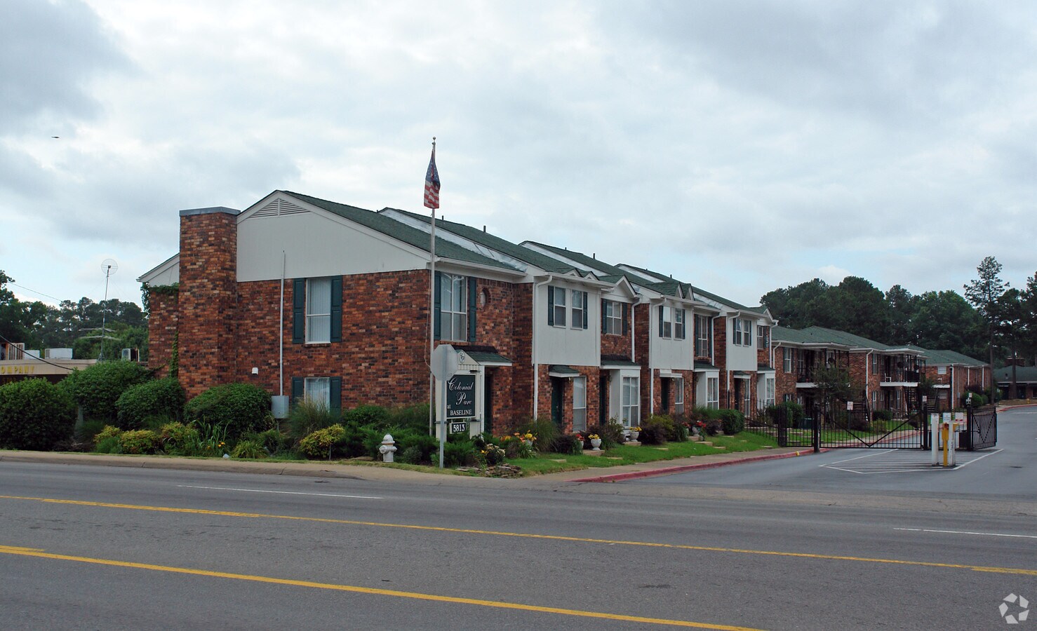 Colonial Parc Apartments - Colonial Parc Apartments