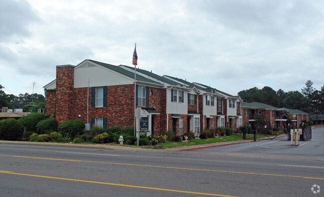 Building Photo - Colonial Parc Apartments
