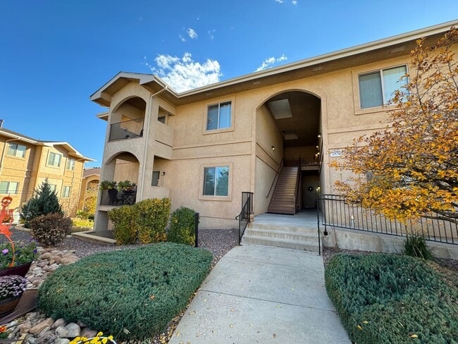 Building Photo - Cozy 3 Bedroom Condo Near Bear Creek Park ...