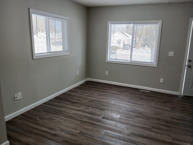 Photo - 50877 Michigan St