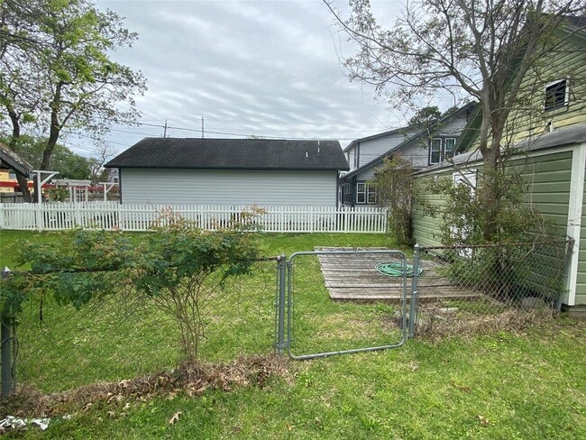 Photo - 207 S 1st St