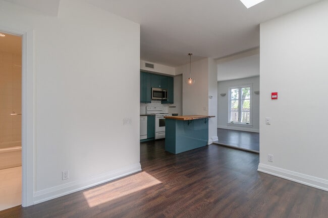 Photo - 217-217 Carlton St. Unit 3