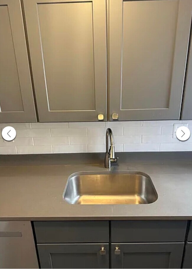 Photo - 3825 N Pine Grove Ave Unit ONE BEDROOM - 210