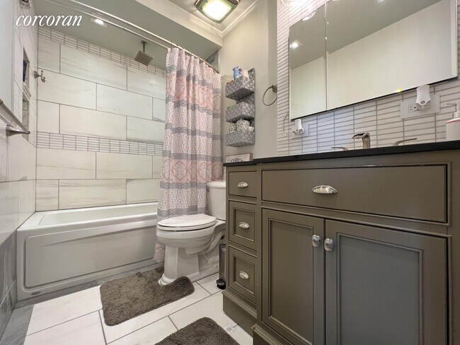 Photo - 2949 Shore Pkwy