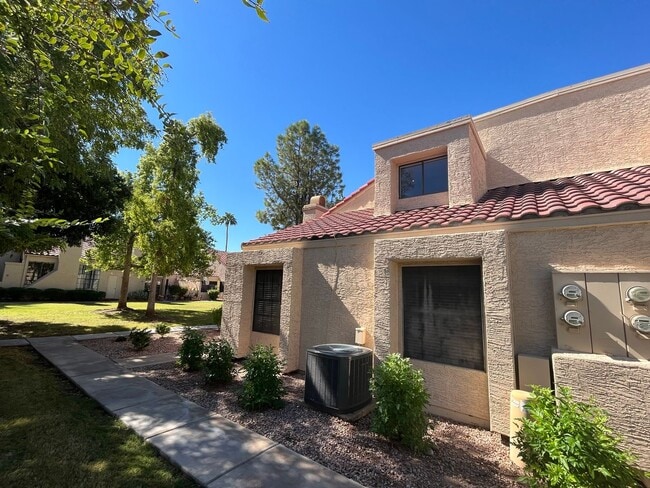 Photo - 3 Bedroom Townhome in the Dartmouth Trace Community Near N Dobson Rd and W University Dr!