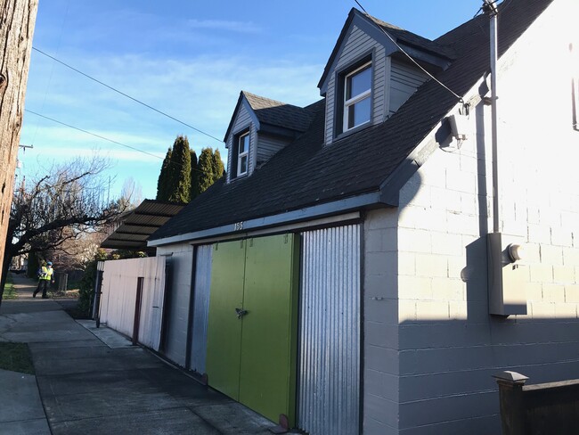 Shop/Storage/Creative Space for rent - 150 W Clackamas Blvd House