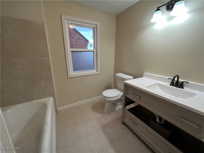 Photo - 3633 Tullamore Rd