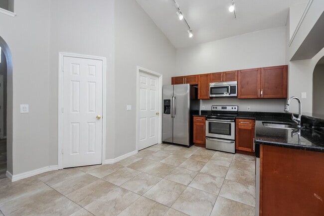 Photo - 671 Eagle Pointe S