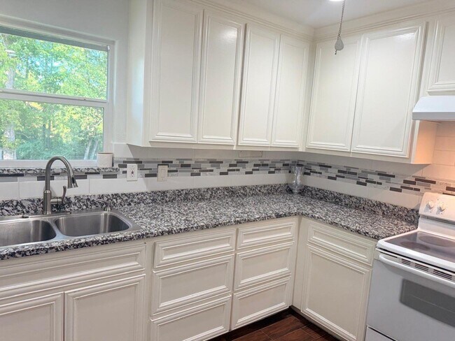 Photo - 304 Jill Ave