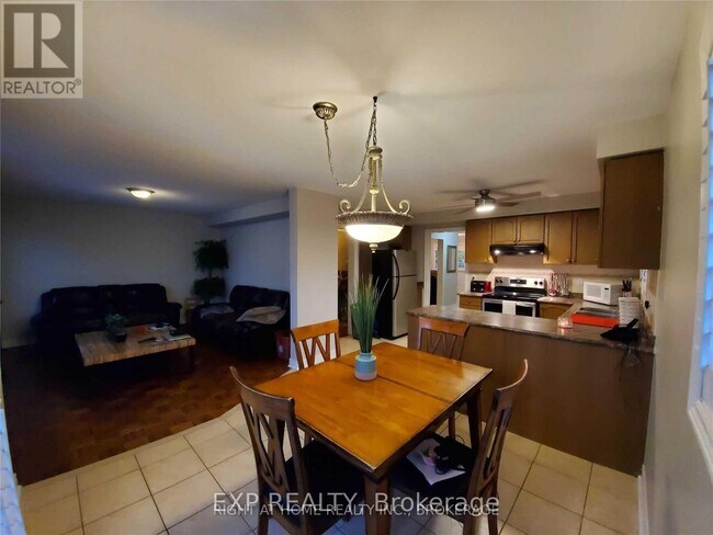 Photo - 69 Fallstar Crescent