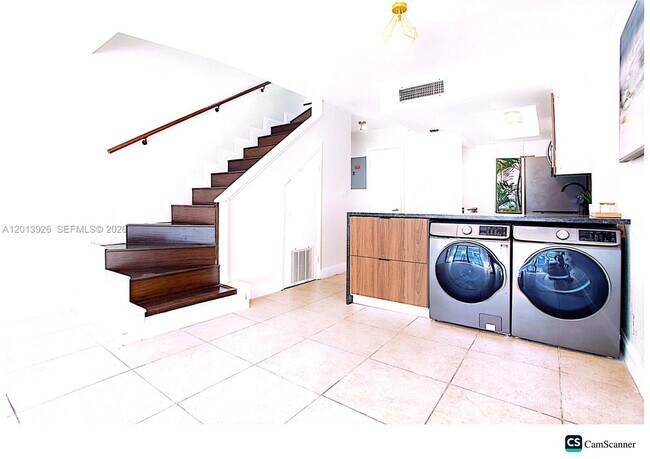Photo - 1531 SE 15th St Unit 5