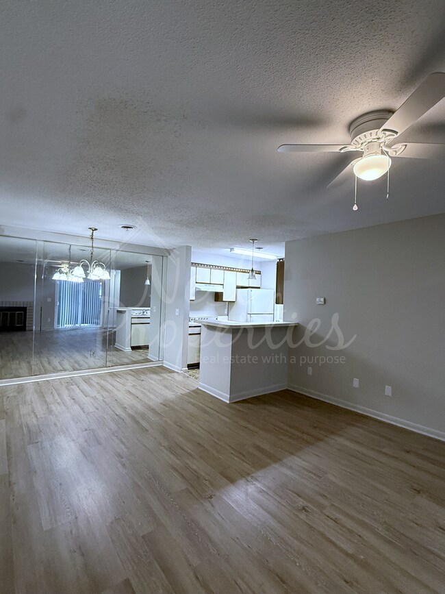 Photo - 1211 Metze Rd