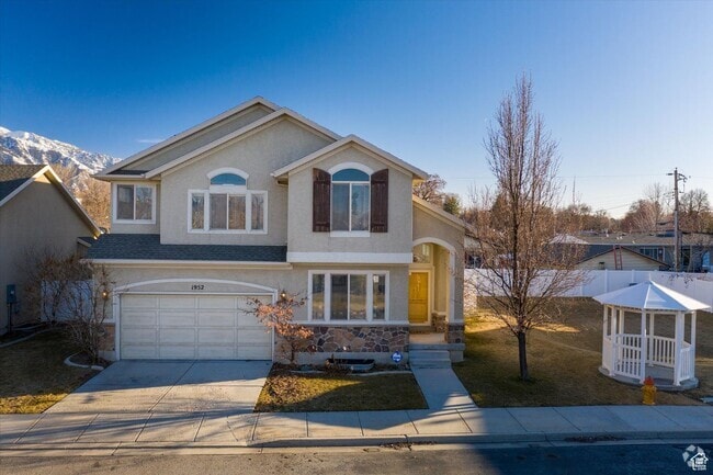 Building Photo - Amazing Cottonwood Heights 4bd/3ba home! G...