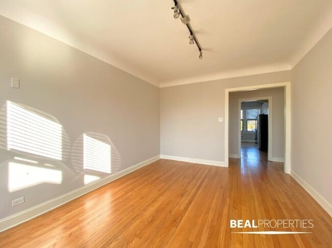 Building Photo - 0 bedroom in CHICAGO IL 60647 Unit D3